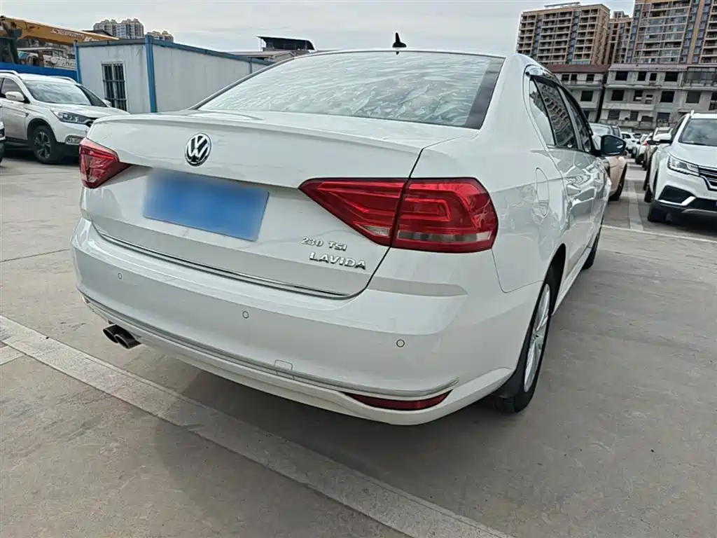 Volkswagen Lavida 2017 1.6L Manual Comfort Edition фото 7