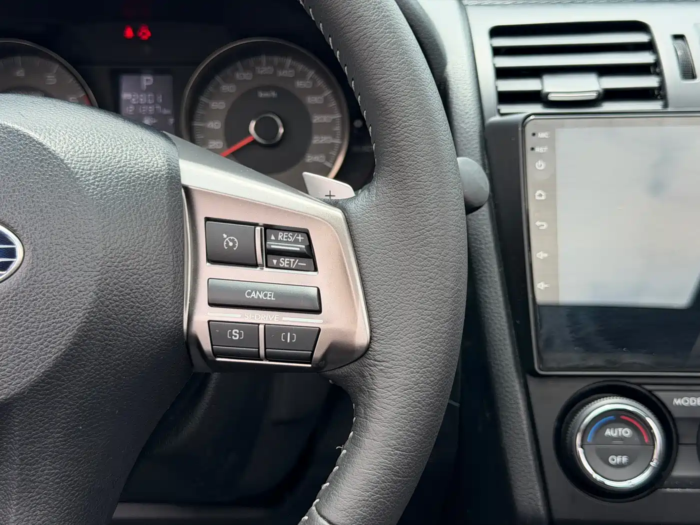 Subaru Forester 2013 2.5i Automatic Premium Edition фото 32
