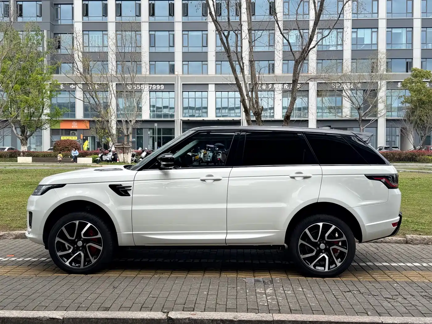 Land Rover Range Rover Sport 2020 3.0 L6 HSE DYNAMIC фото 4