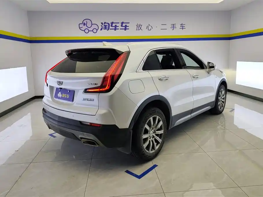 CADILLAC XT4