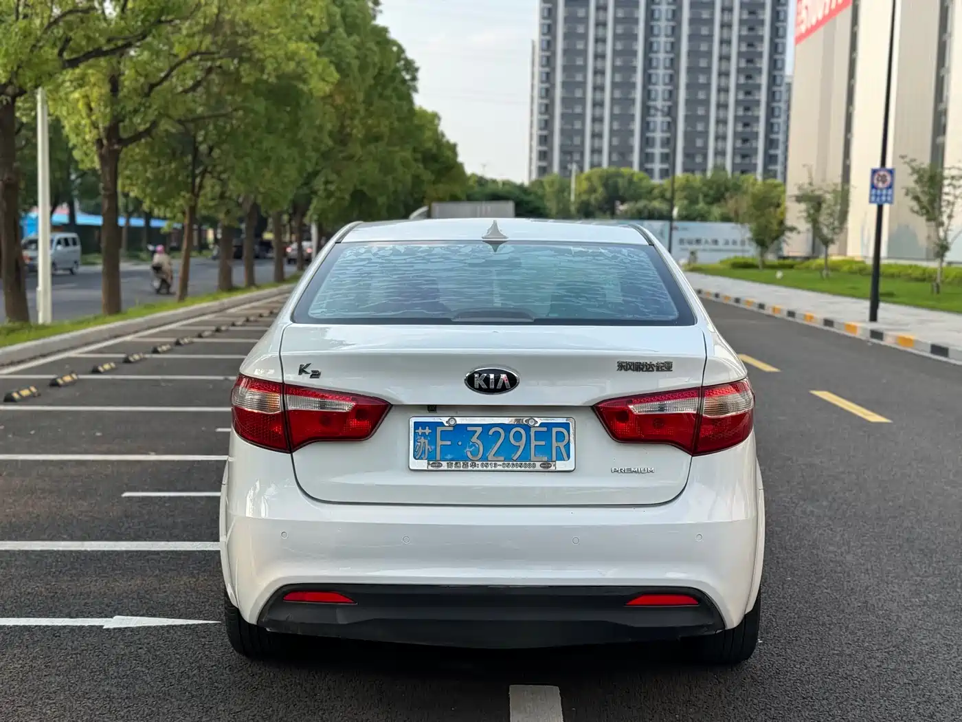 Kia K2 2013 2012 Sedan 1.6L AT Premium ECO Commemorative Edition