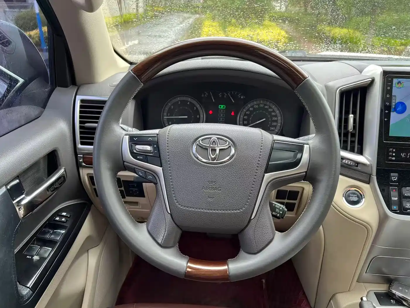 Toyota Land Cruiser (Import) 2015 4.6L V8 Middle East Limited Edition фото 14