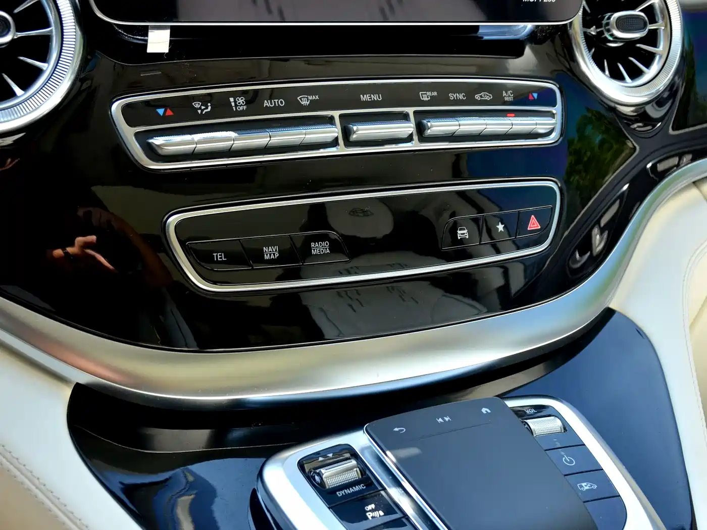 Mercedes-Benz V-Class 2022 V 260 L Long Wheelbase Prestige Edition фото 16