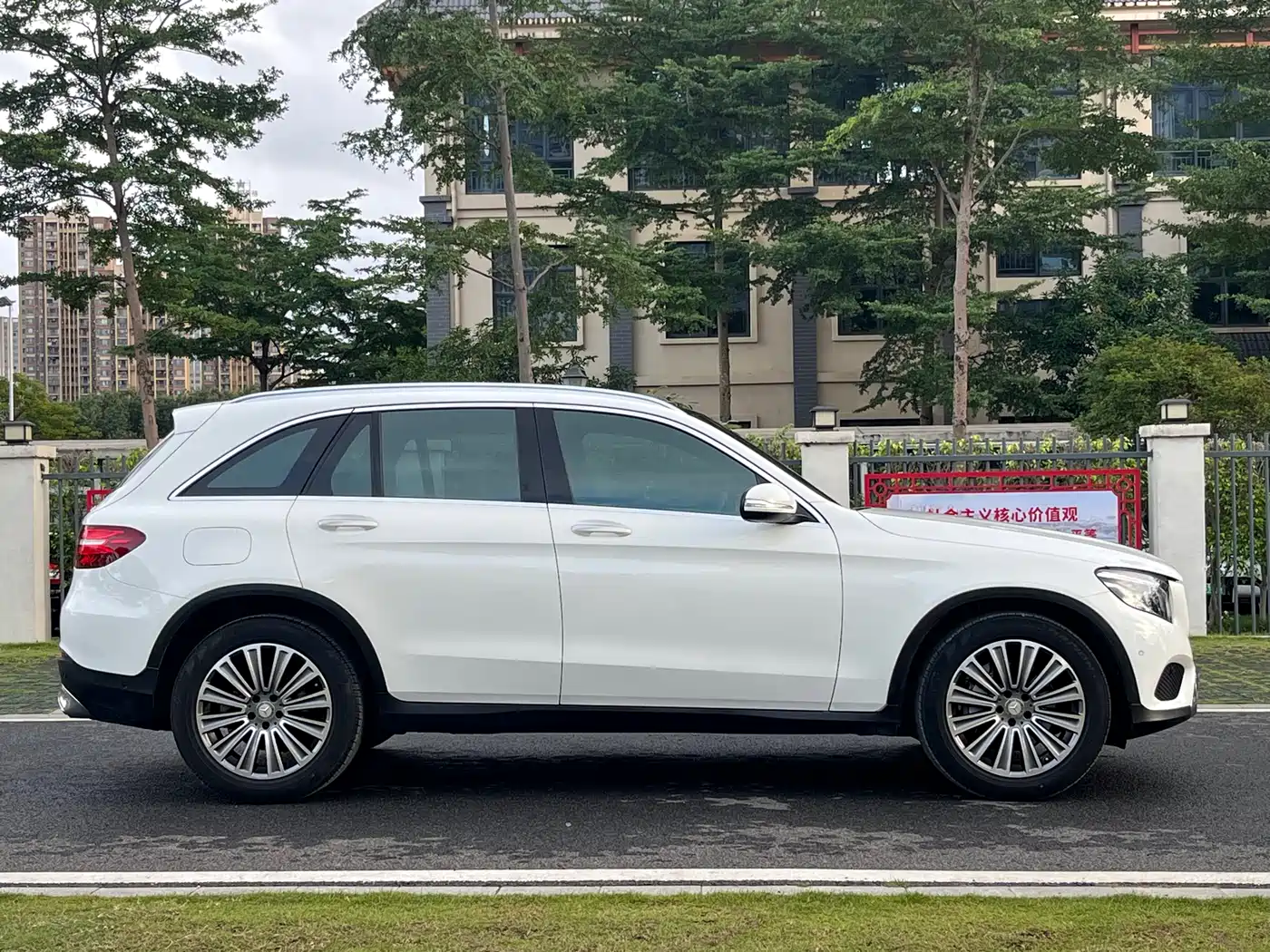 Mercedes-Benz GLC 2016 GLC 260 4MATIC Dynamic фото 4