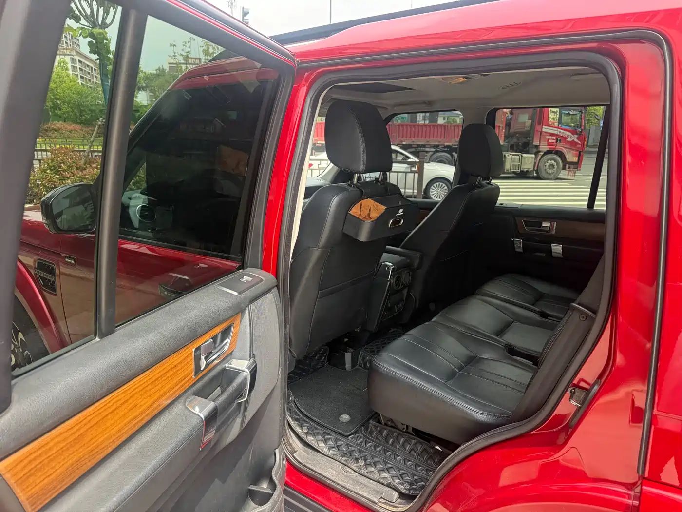 Land Rover Discovery 2015 3.0 SC V6 HSE фото 12