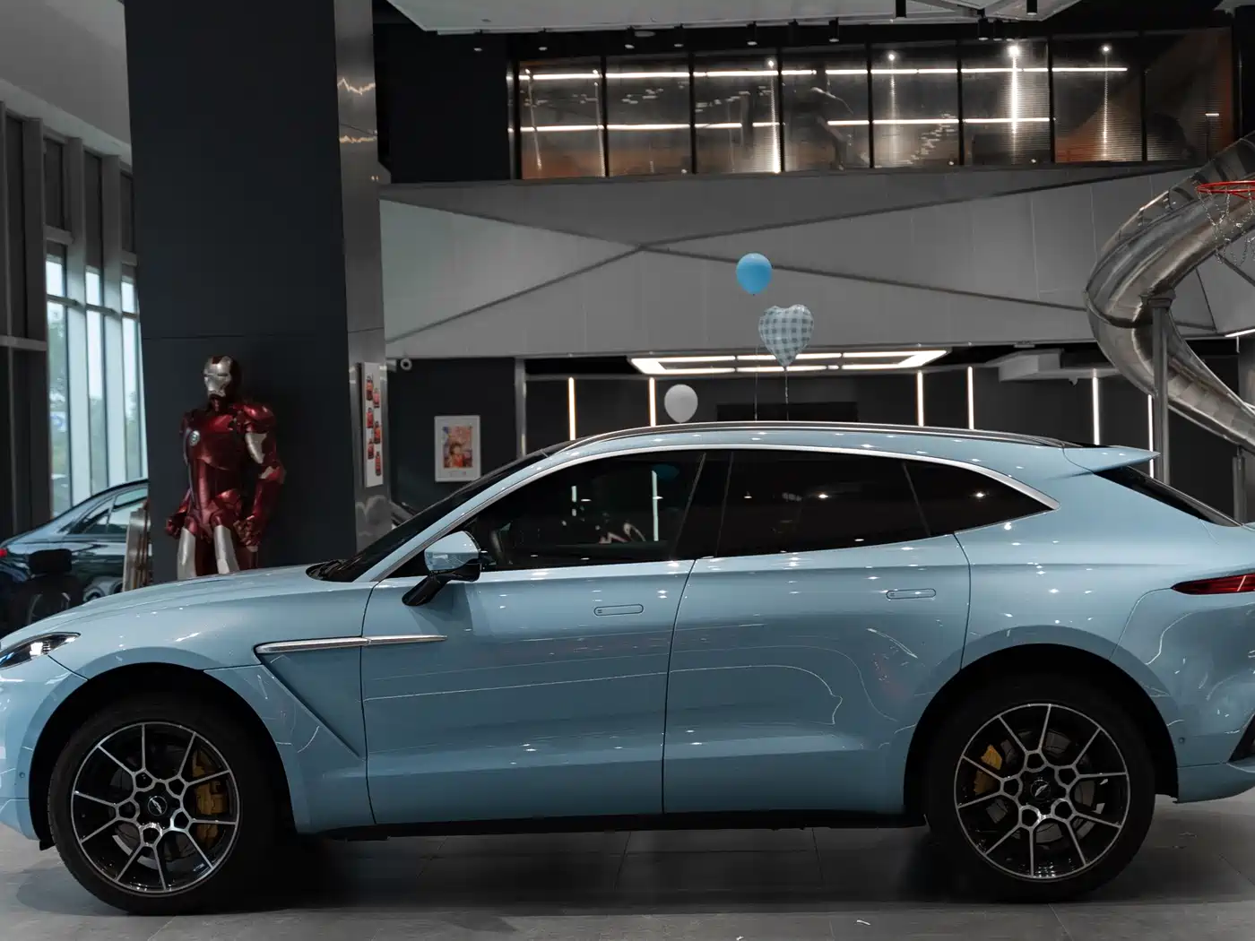 Aston Martin DBX 2021 2021 4.0T V8 Rhapsody Dance