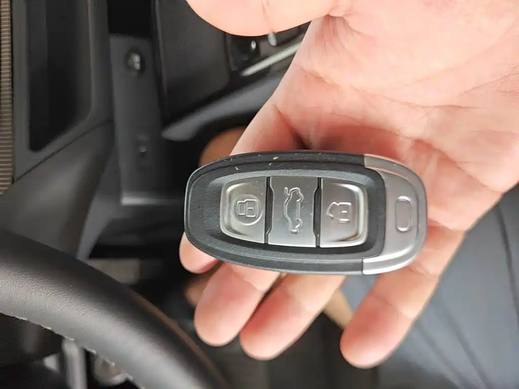Hongqi E-QM5 2024 2023 Basic Travel Edition
