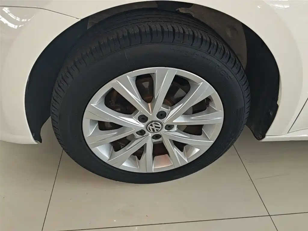 Volkswagen Lavida 2015 1.6L Automatic Comfort Edition фото 23