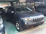 Photo 4 - Jeep Cherokee