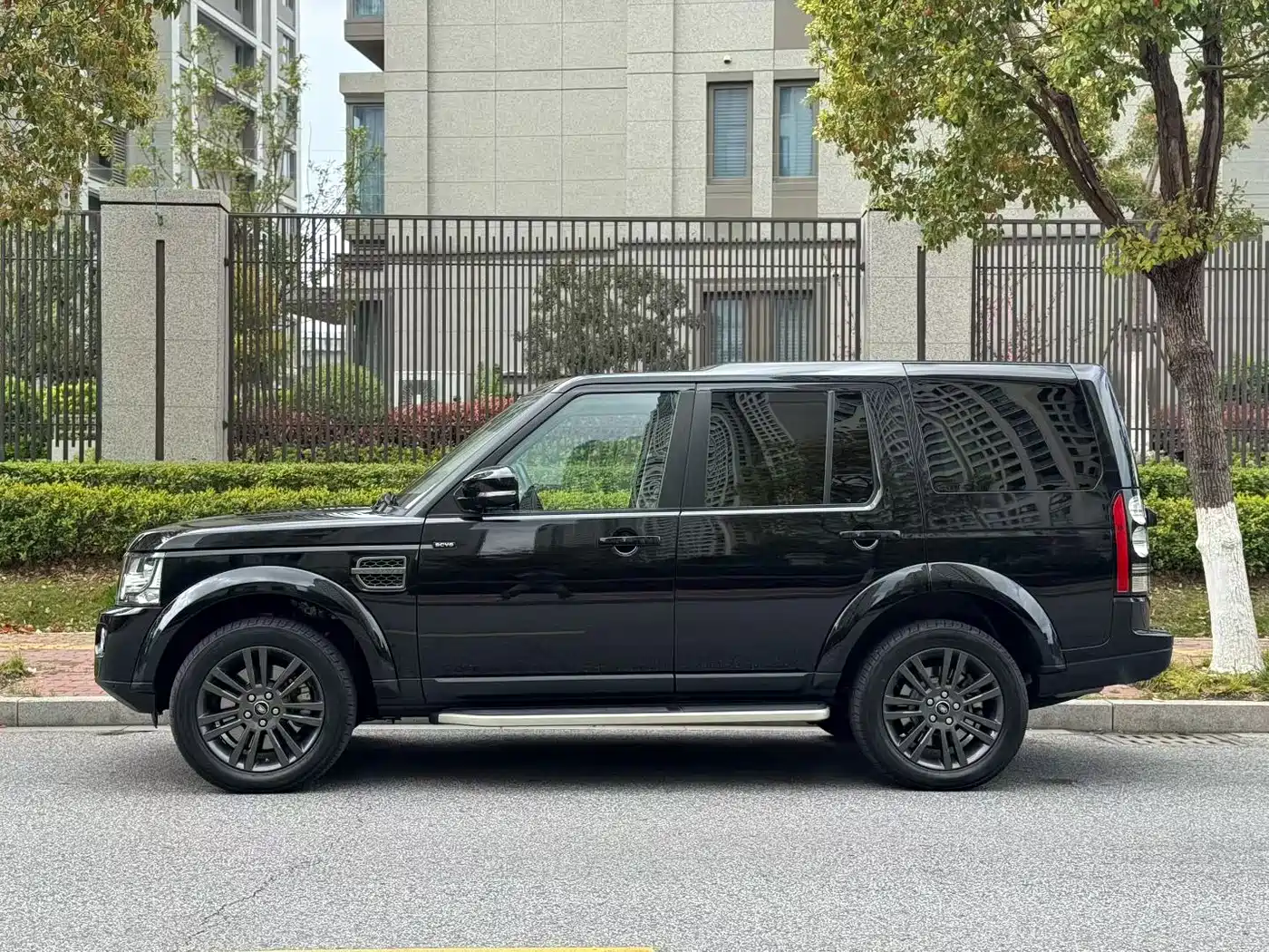 Land Rover Discovery 2016 3.0 SC V6 HSE фото 13