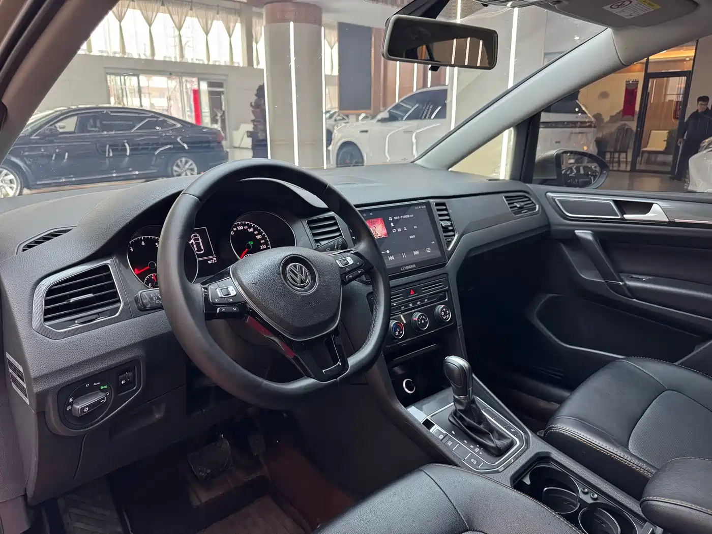 Volkswagen Golf Sportsvan 2016 230TSI Automatic Progressive фото 12
