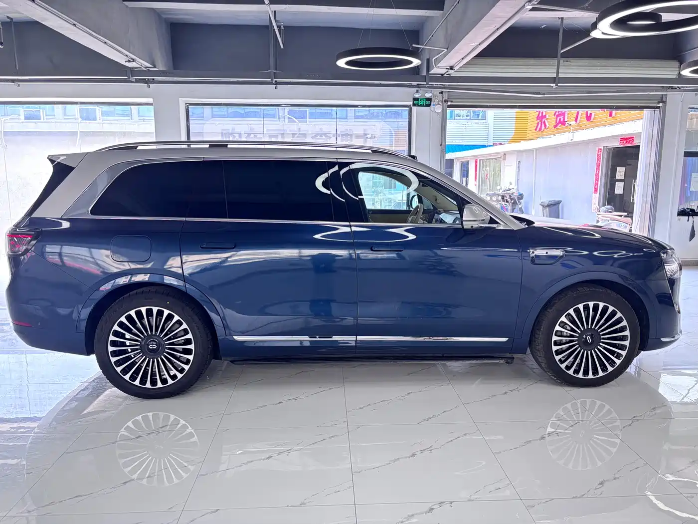 AITO Wenjie AITO M9 2025 Extended Range Ultra 52kWh 6-Seater фото 2