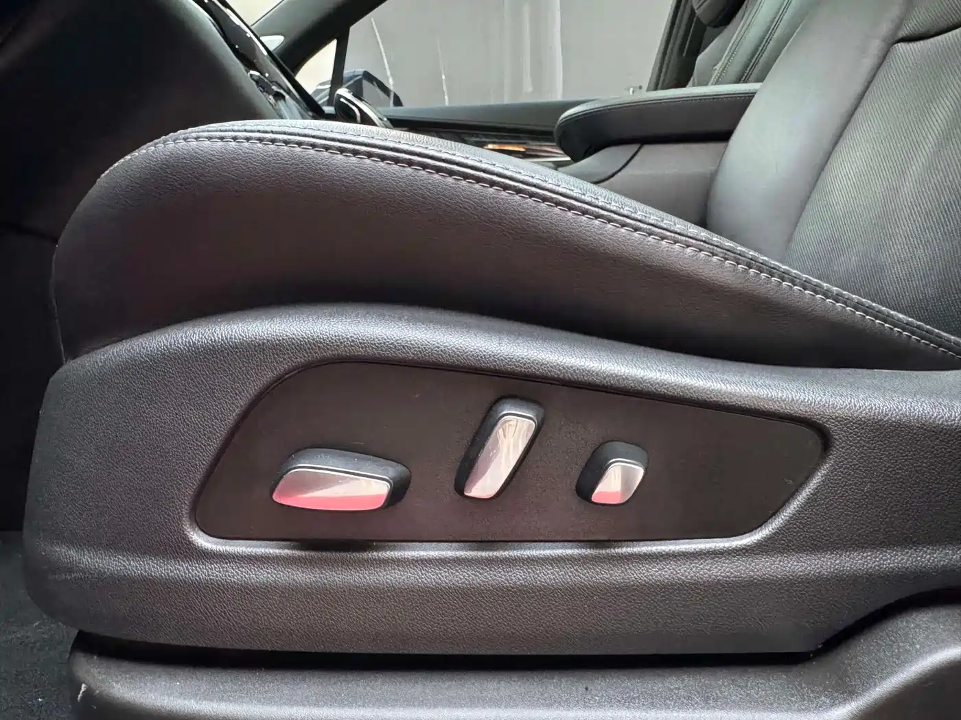 Cadillac XT6 2022 2.0T 6-Seater 4WD Luxury Edition фото 16