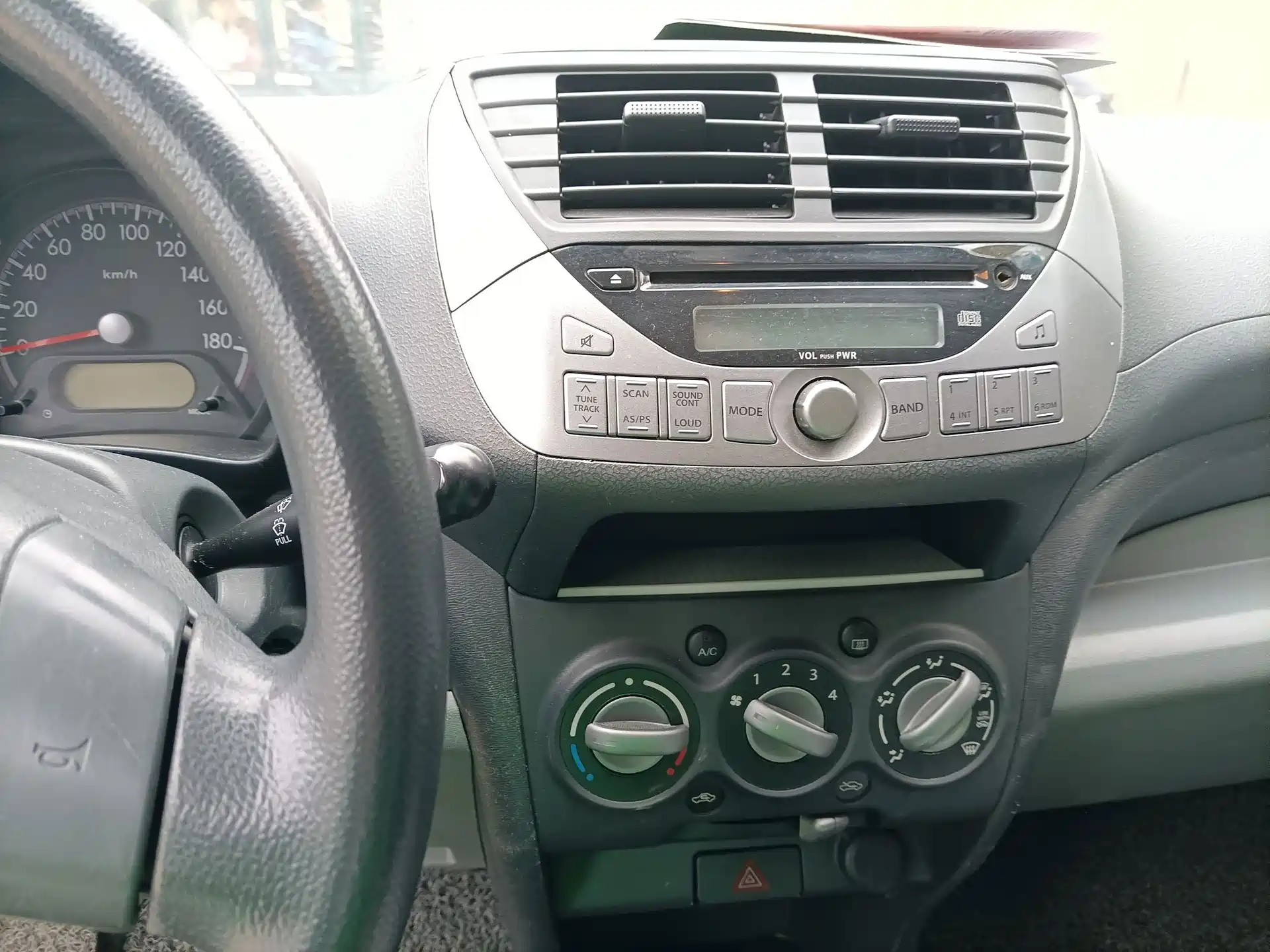 Photo 8 - Suzuki Alto