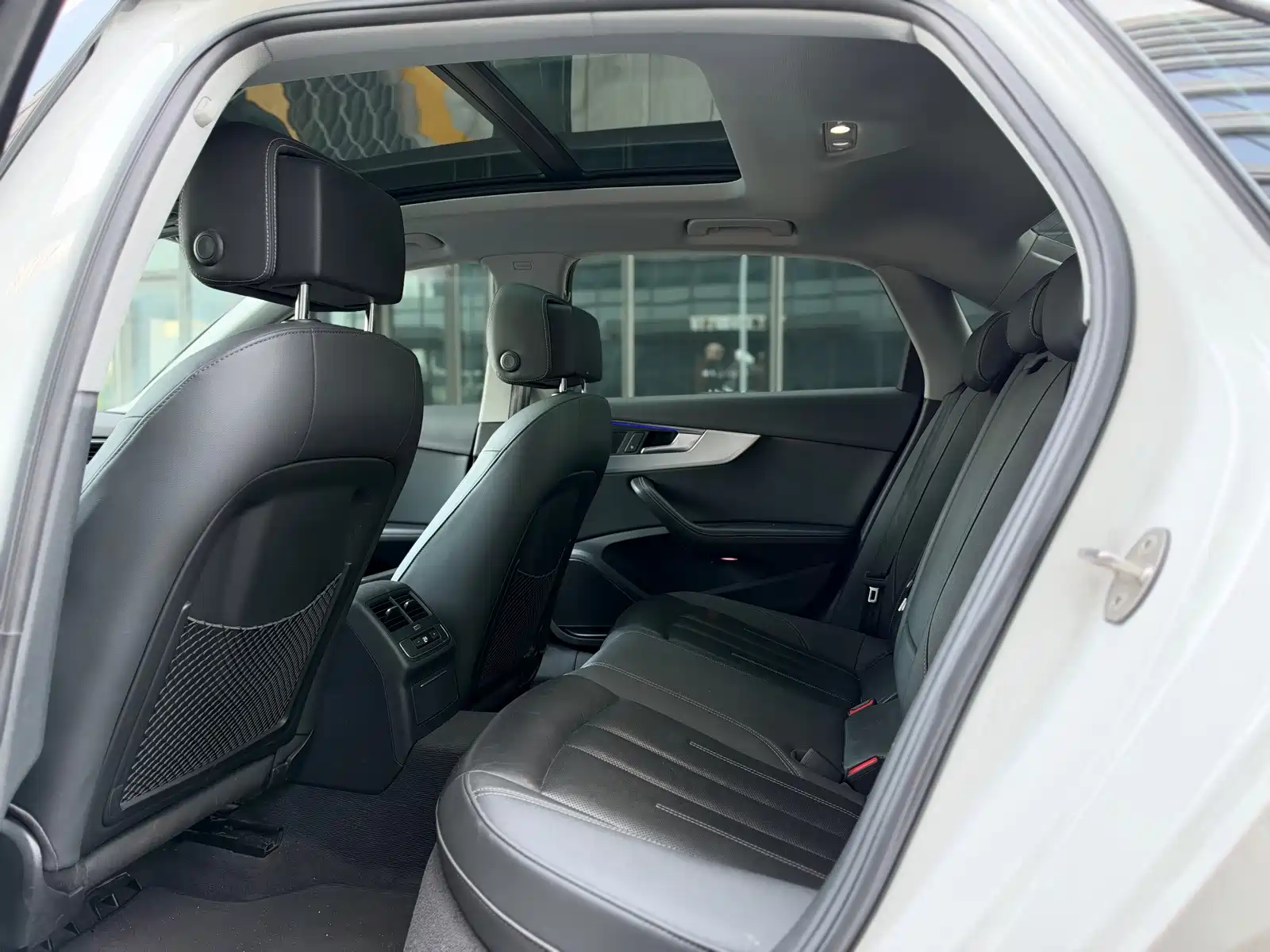 Photo 11 - Audi A4L