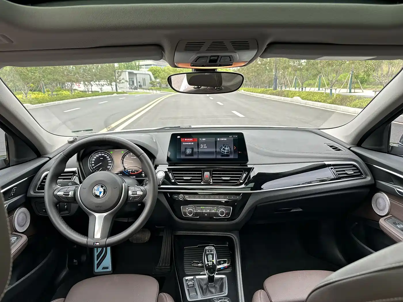 BMW 1 Series 2023 120i M Sport Shadow Edition фото 11