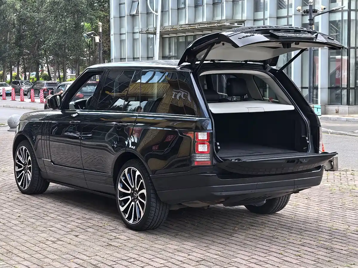 Photo 7 - Land Rover Range Rover
