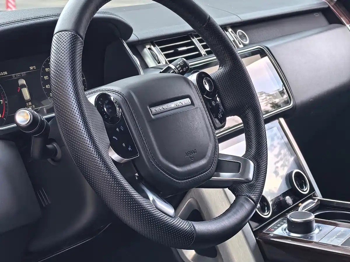 Photo 13 - Land Rover Range Rover