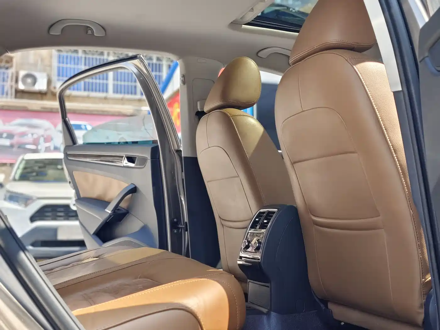 Volkswagen Passat 2014 2.0TSI DSG Ultimate Edition фото 14