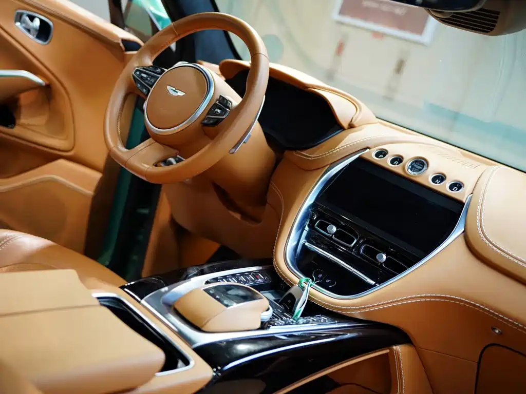 Photo 48 - Aston Martin DBX