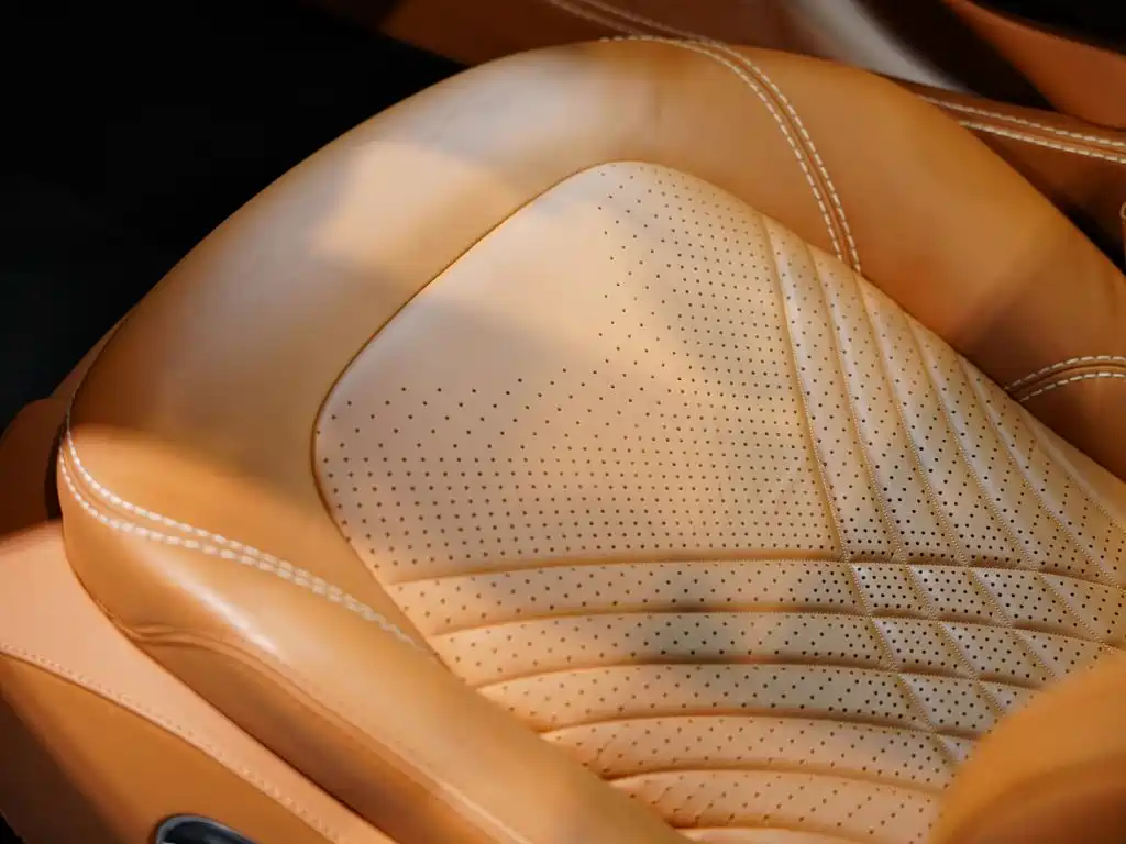Photo 32 - Aston Martin DBX