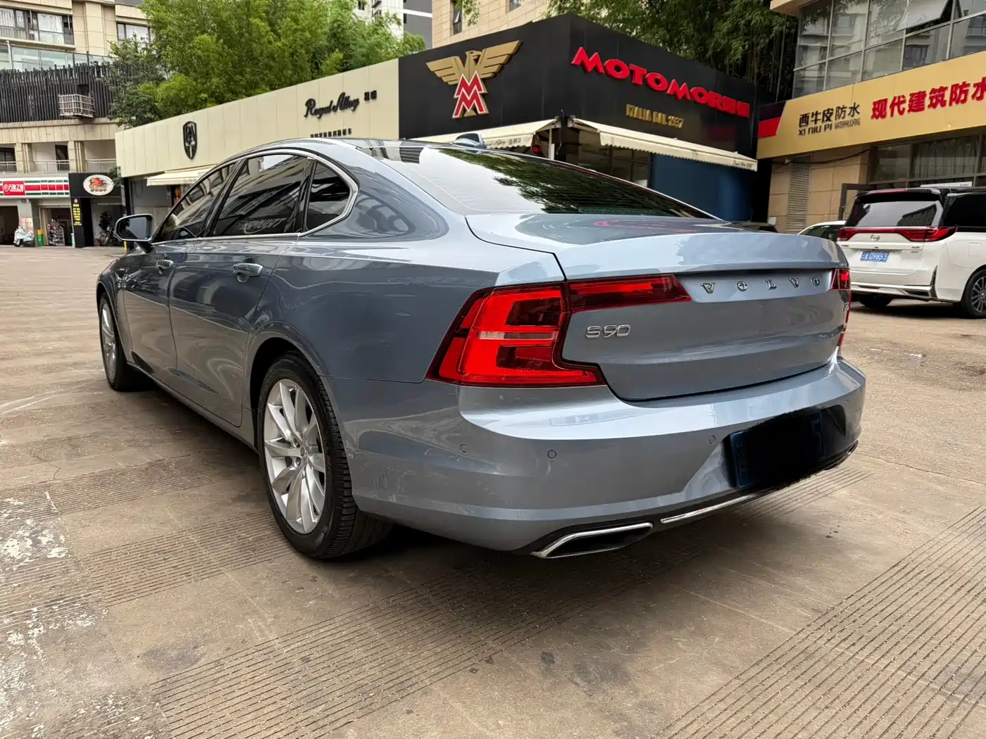 Фото 3 - Volvo S90