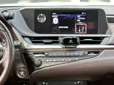 Photo 10 - Lexus ES