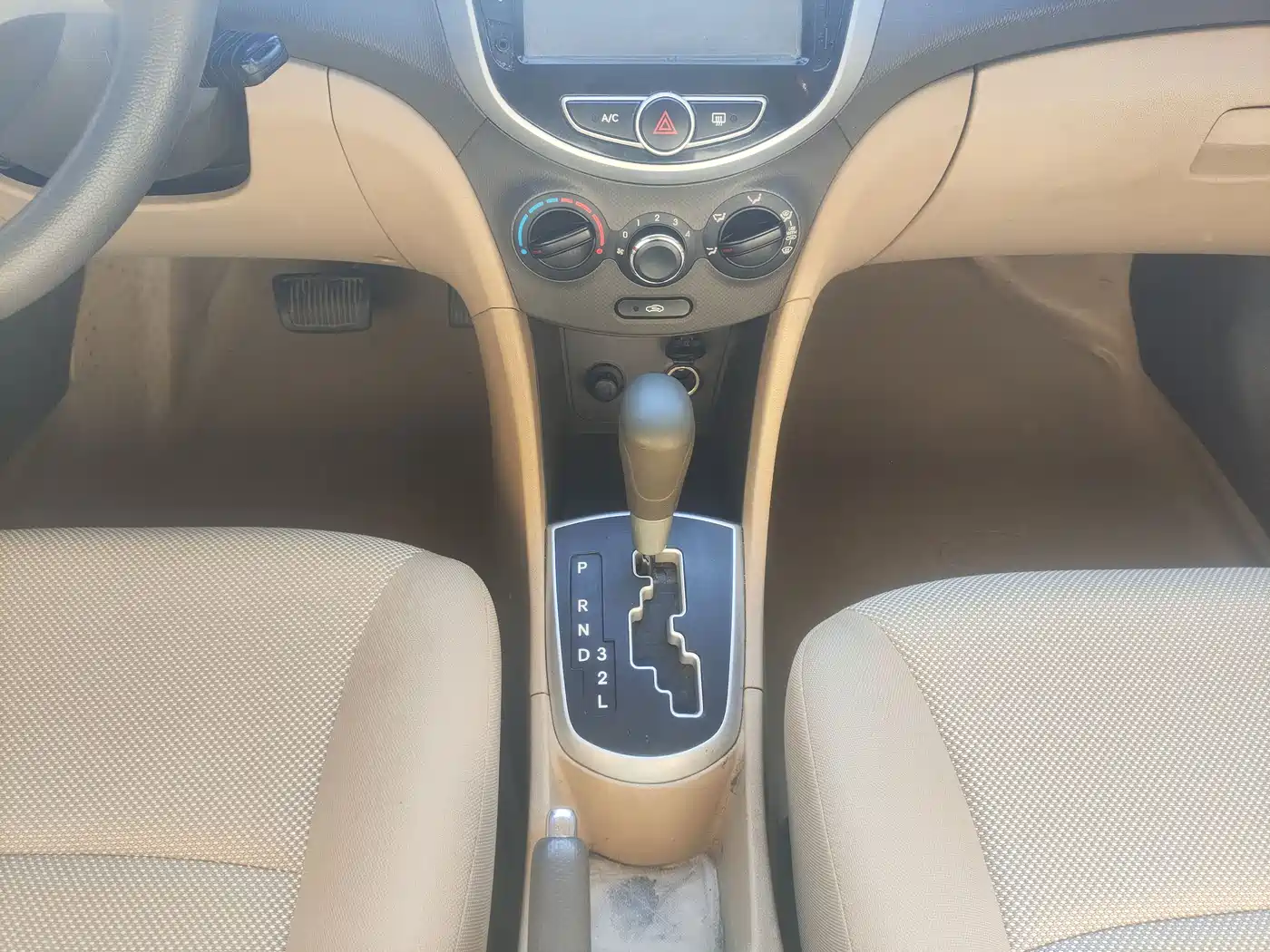 Hyundai Verna 2010 Sedan 1.4L Automatic Comfort GS фото 10