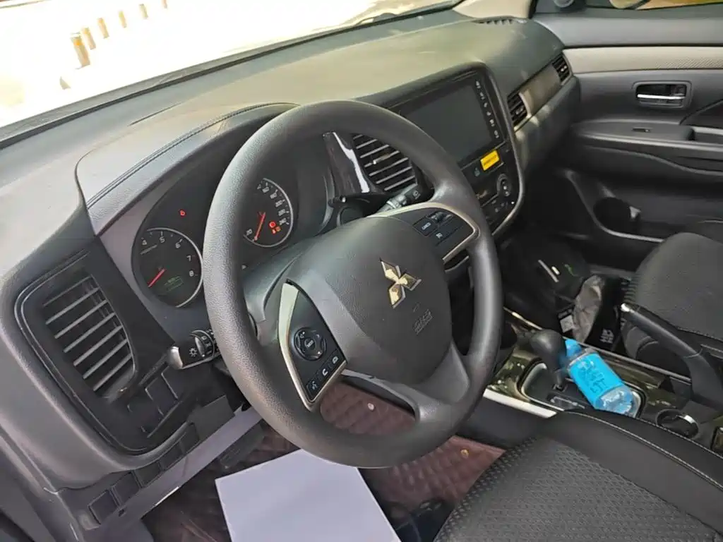 Фото 7 - Mitsubishi Outlander