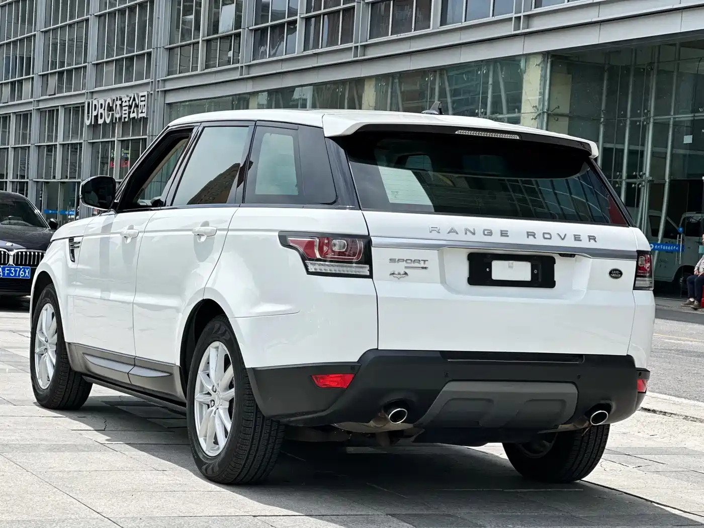 Land Rover Range Rover Sport 2016 3.0 SDV6 HSE фото 6