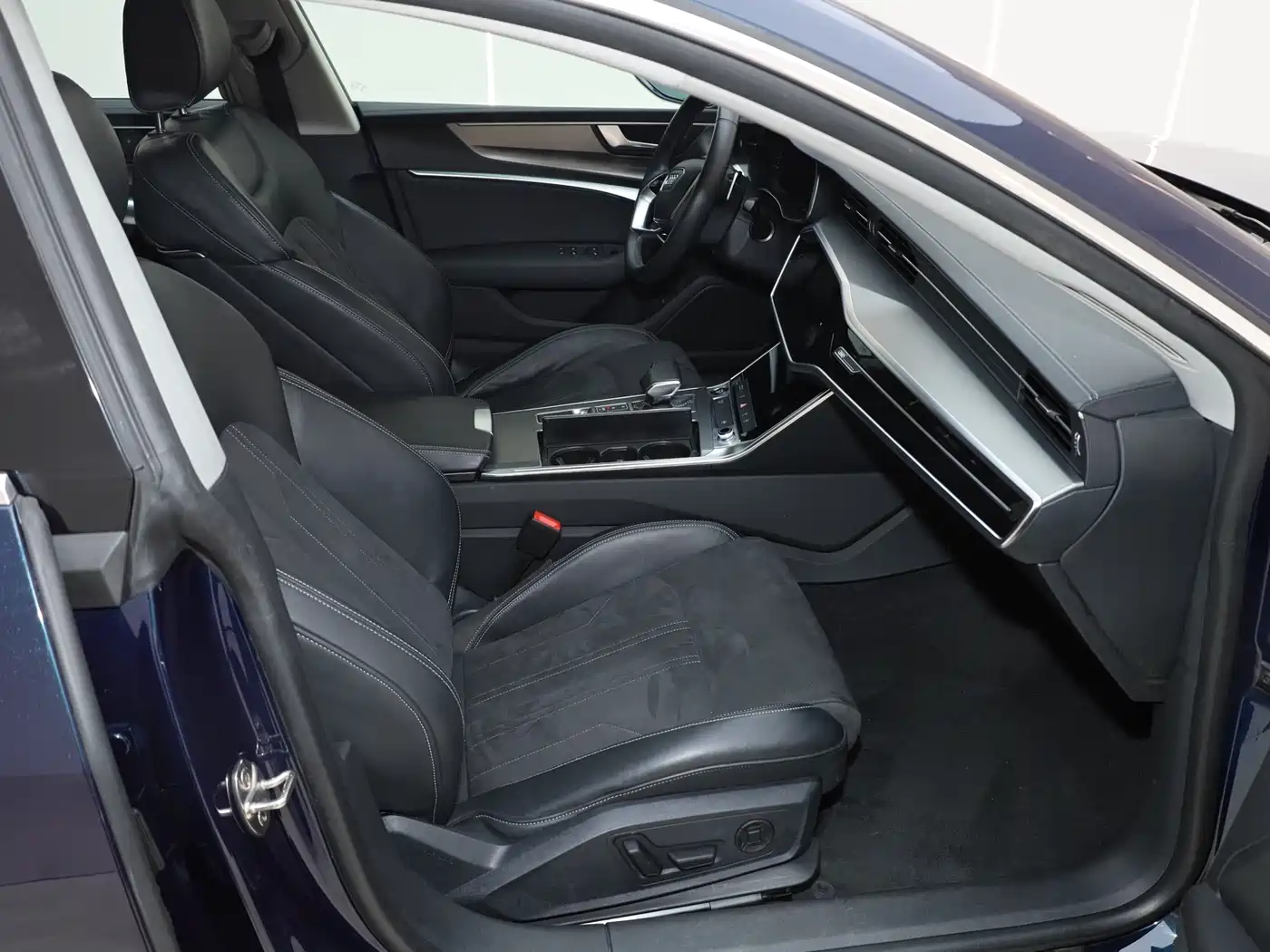 Audi A7L 2024 45TFSI S-line Dream Edition Crystal Package фото 17
