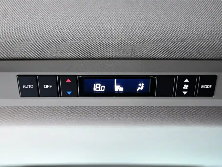 Toyota Sienna 2026 2.5L Hybrid FWD Luxury Edition фото 29