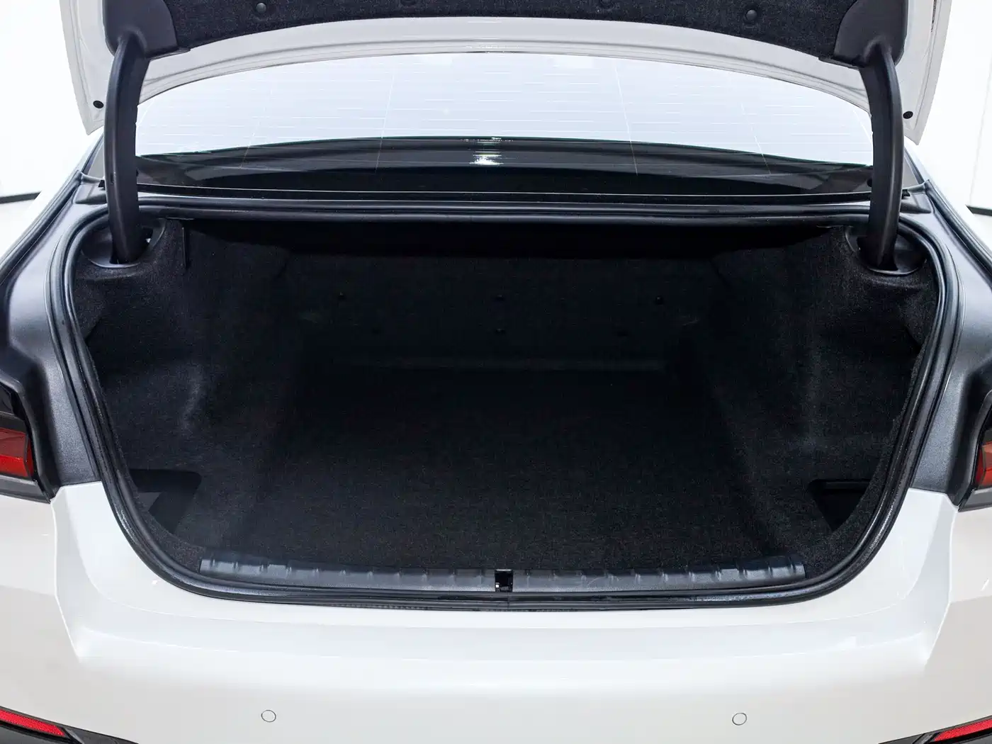 BMW 5 Series 2023 530Li Leading M Sport Package фото 13