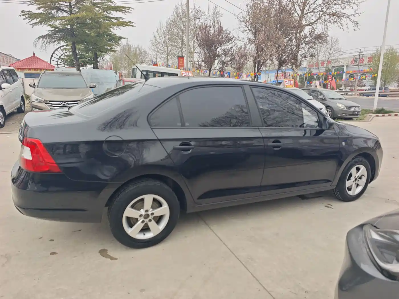Škoda Rapid 2015 1.6L Manual Joy Selection фото 5