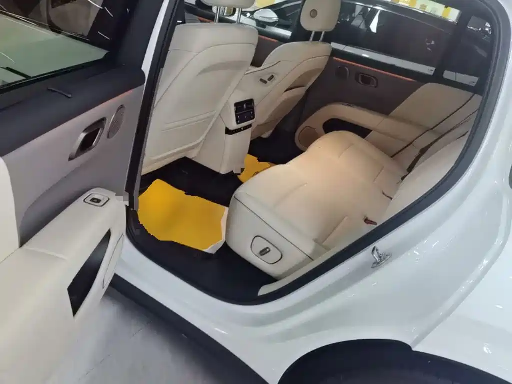 Li Auto i6 2026 2025 2WD Base Model