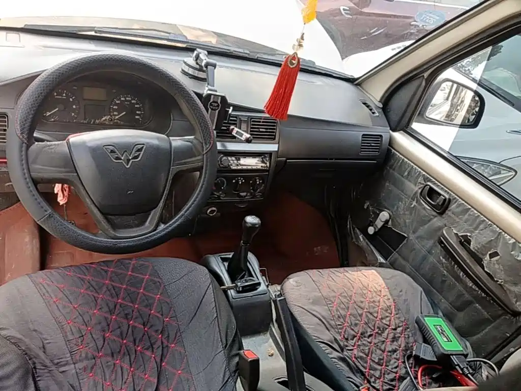 Wuling Motors Wuling Rongguang 2014 2012 1.2L Extended Base Model LJY