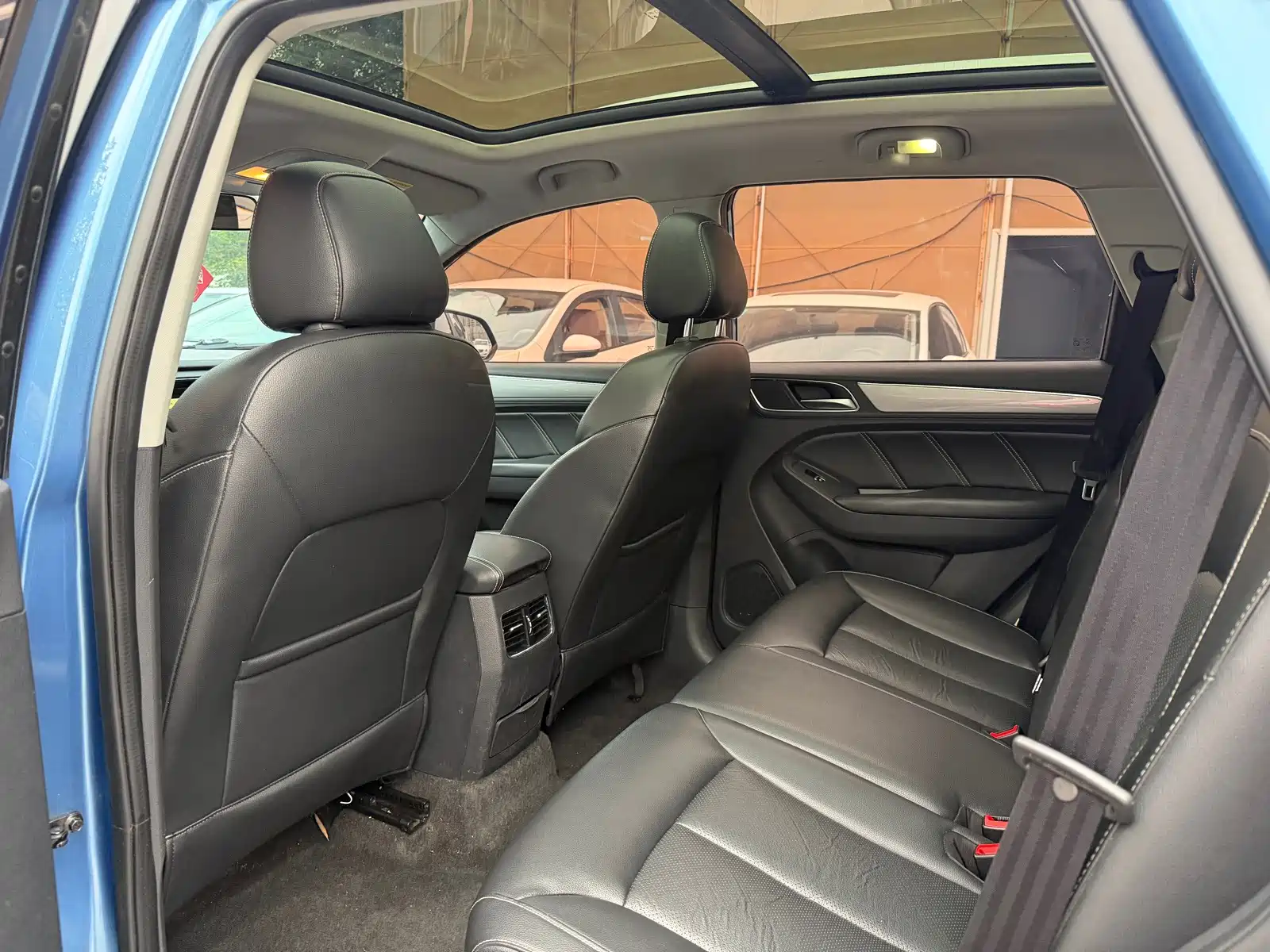Фото 9 - Roewe RX5