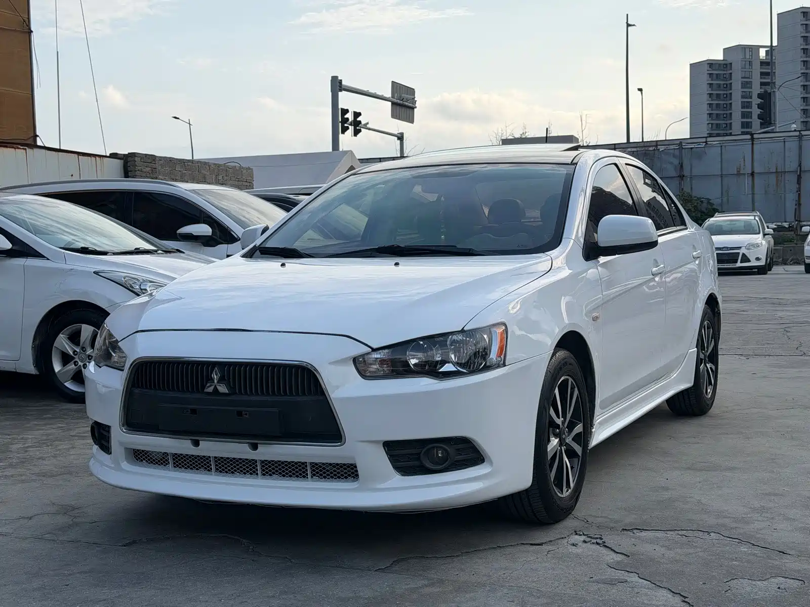 Photo 1 - Mitsubishi Lancer EX