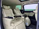 Фото 10 - Toyota Vellfire