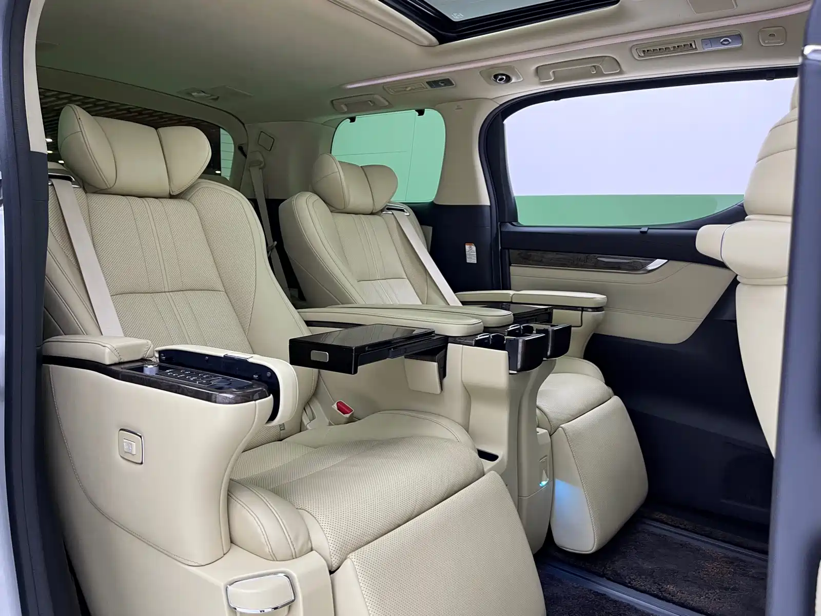 Фото 10 - Toyota Vellfire
