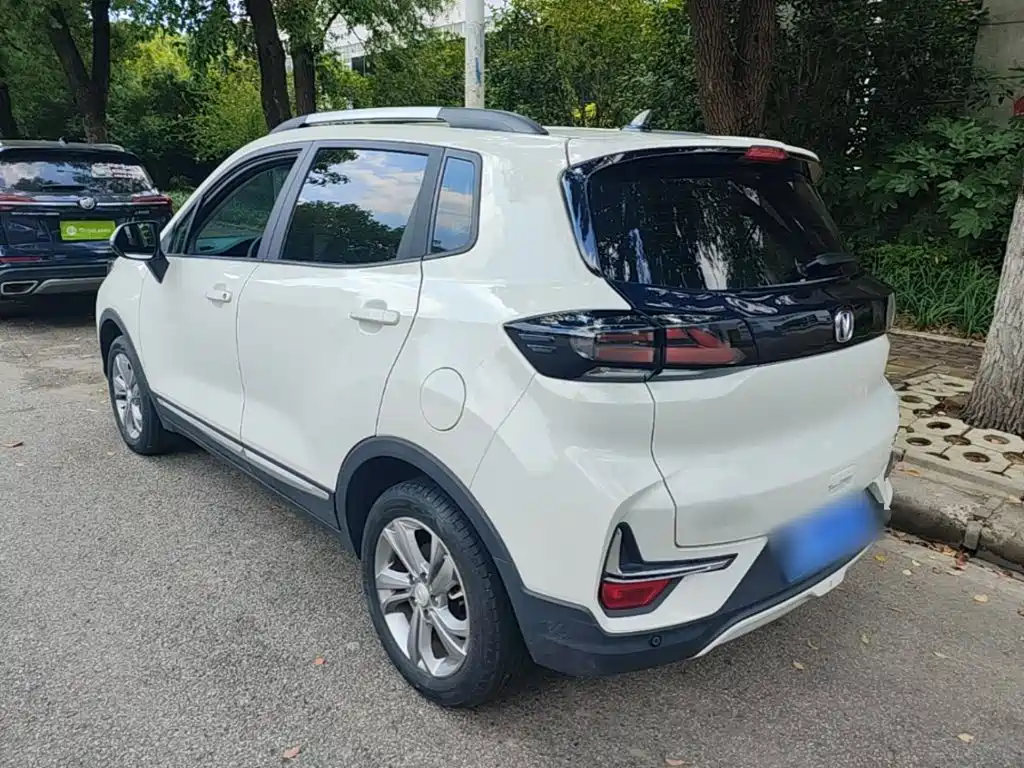 Фото 5 - Changan CS15