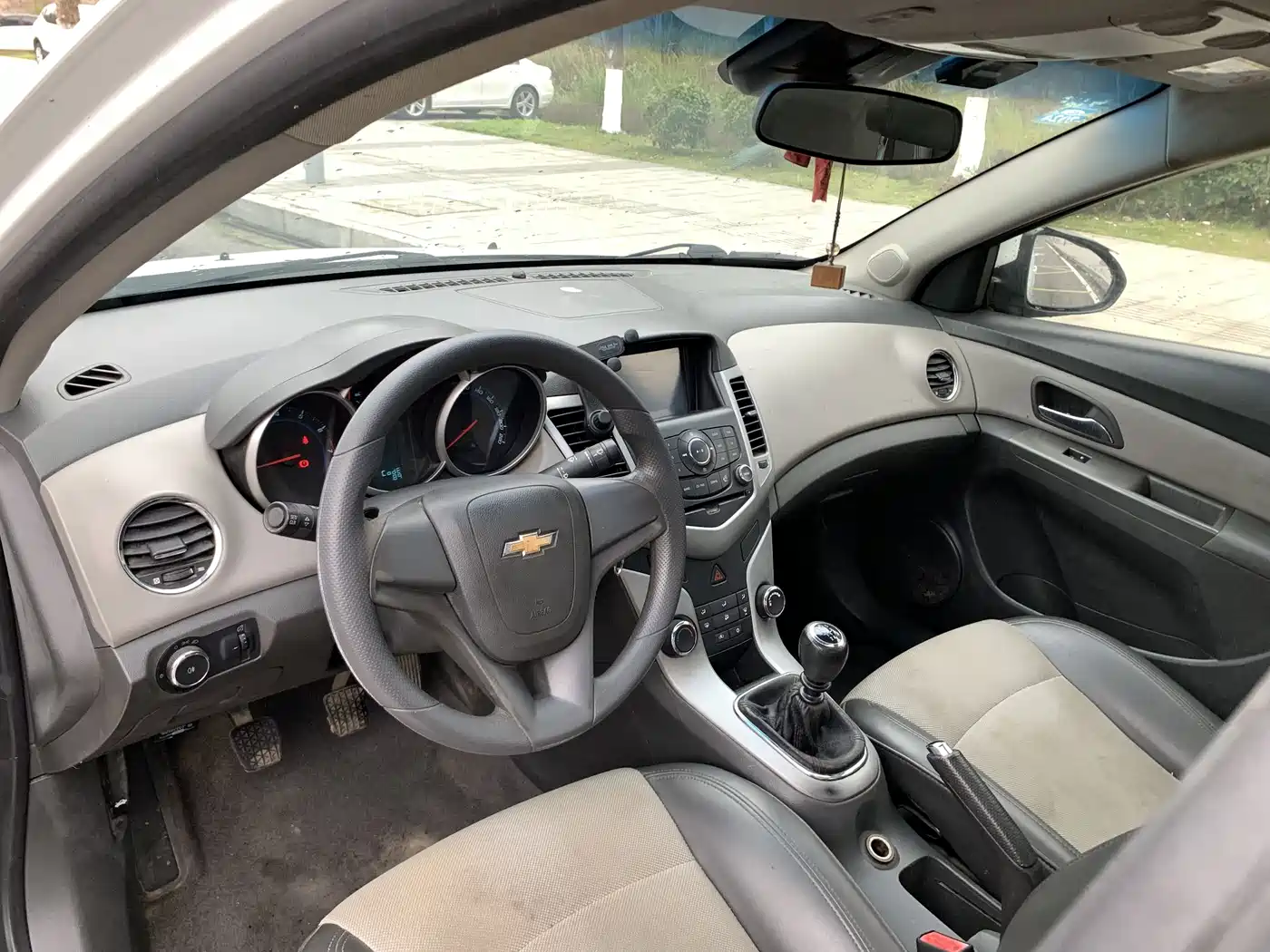 Chevrolet Cruze 2013 1.6L SL Sunroof MT фото 10