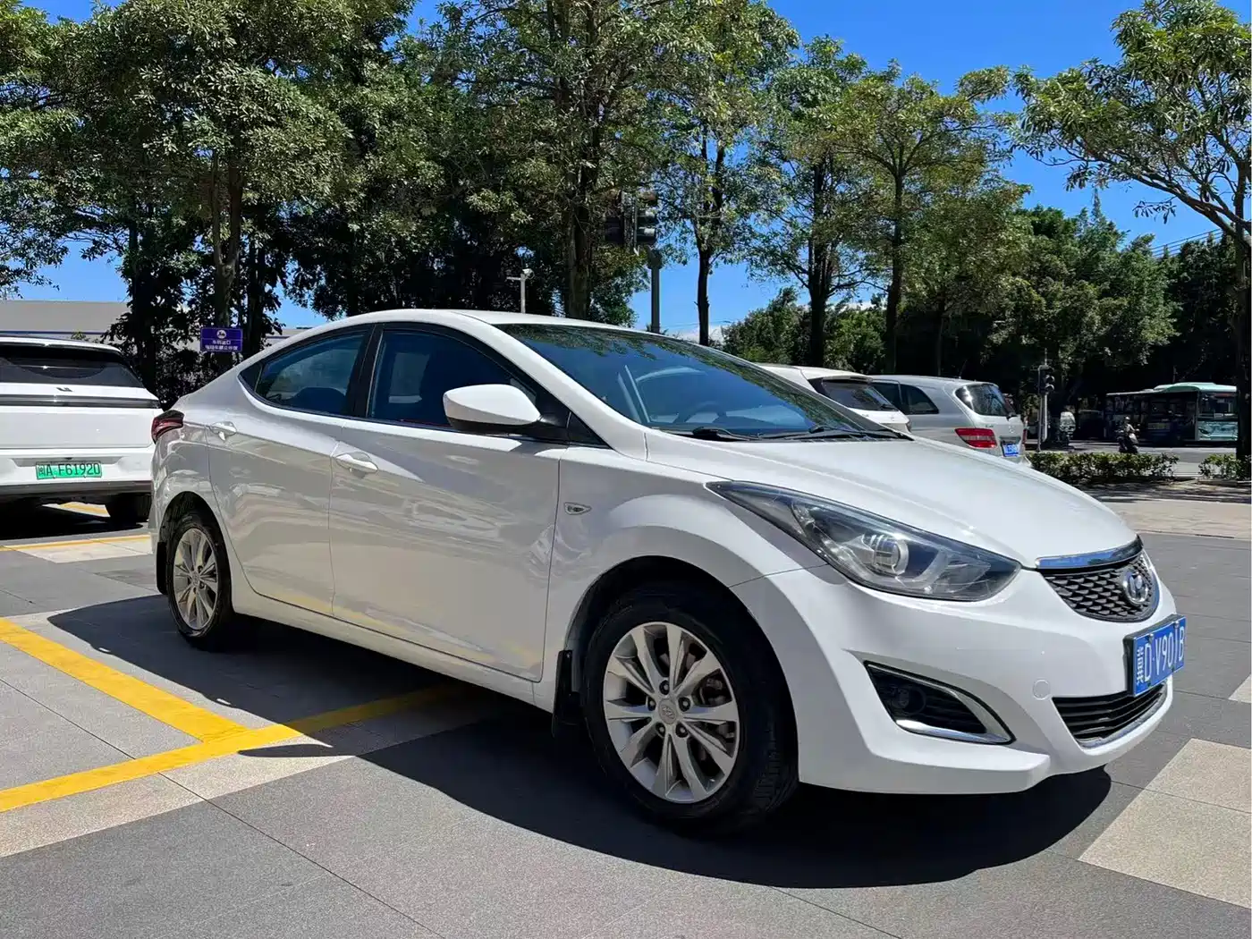 Hyundai Langdong 2016 1.6L Automatic Smart Edition фото 3