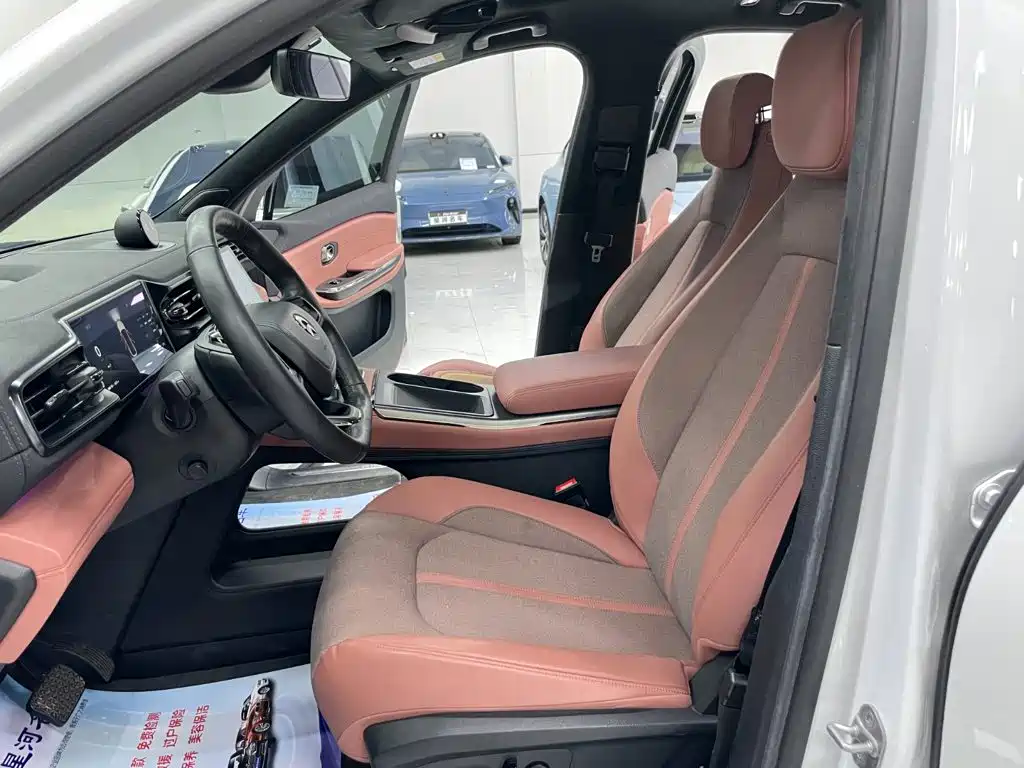 Фото 8 - NIO EC6