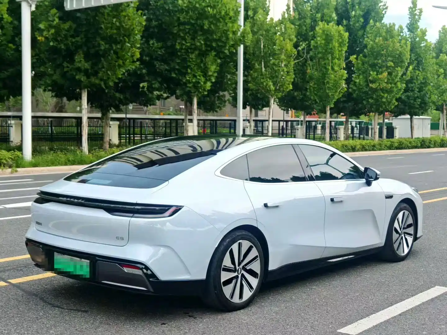 Photo 7 - Geely Galaxy Galaxy E8