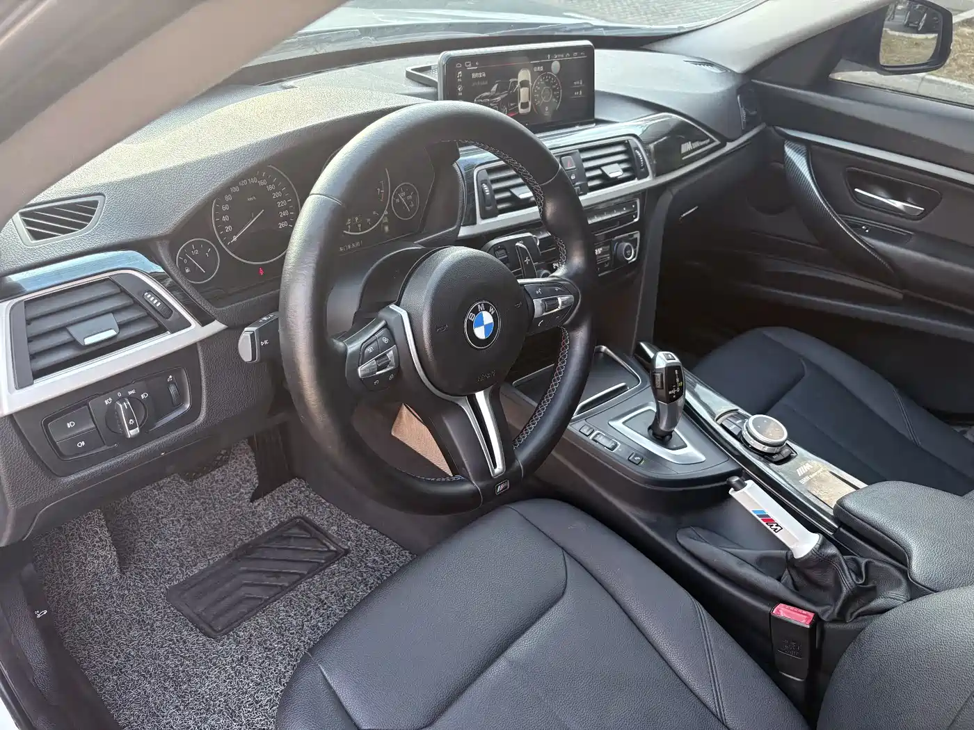 BMW 3 Series GT 2017 320i Fashion фото 14