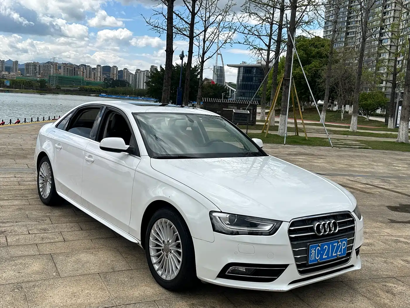 Audi A4L 2015 35 TFSI Auto Comfort фото 3