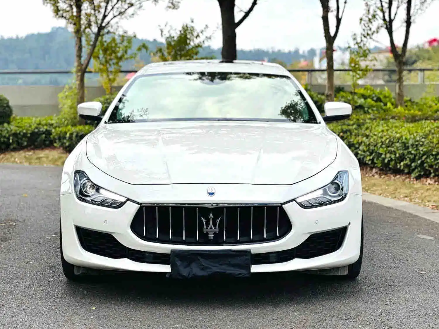 Photo 2 - Maserati Ghibli