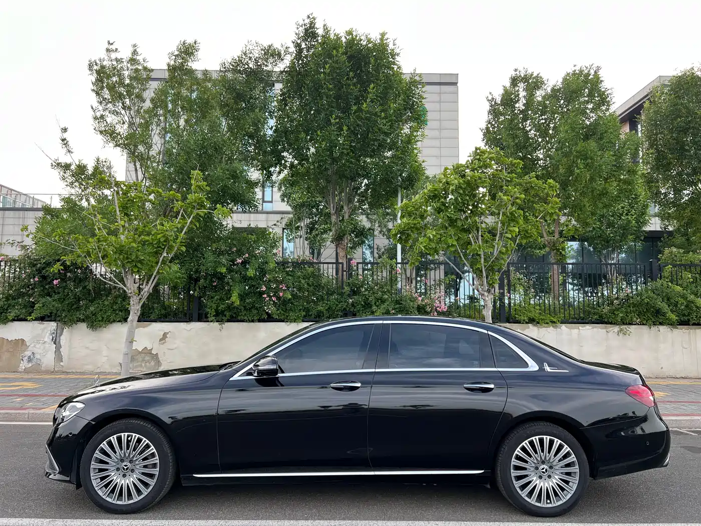 Mercedes-Benz E-Class 2021 E 300 L Fashion фото 3