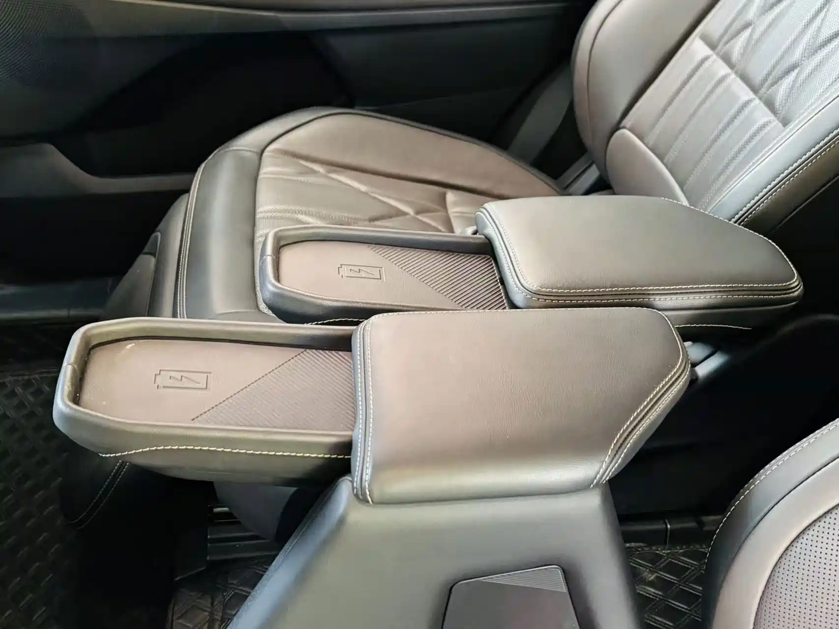 Фото 16 - Ford Edge